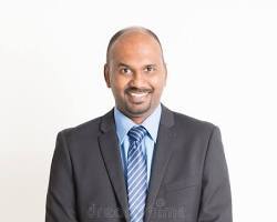 Pushkar Maharaj, Hotel Owner